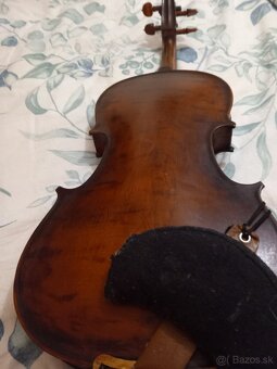 Predám staré husle celé, značené. - 2