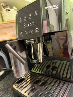Predam automatický kavovar De"Longhi Magnifica Start. - 2