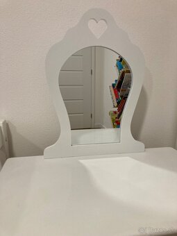 Dievčenský kozmetický stolík - 2