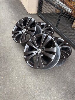 ZRENOVOVANE orig. VW R18 Chicago - 2