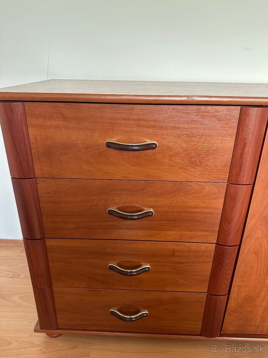 Komoda - 3