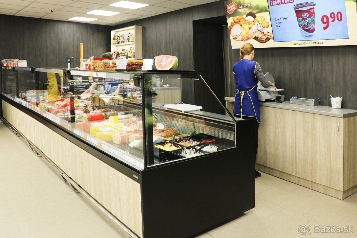 Chladiaca vitrína s hranatými sklami 2,5m - 3