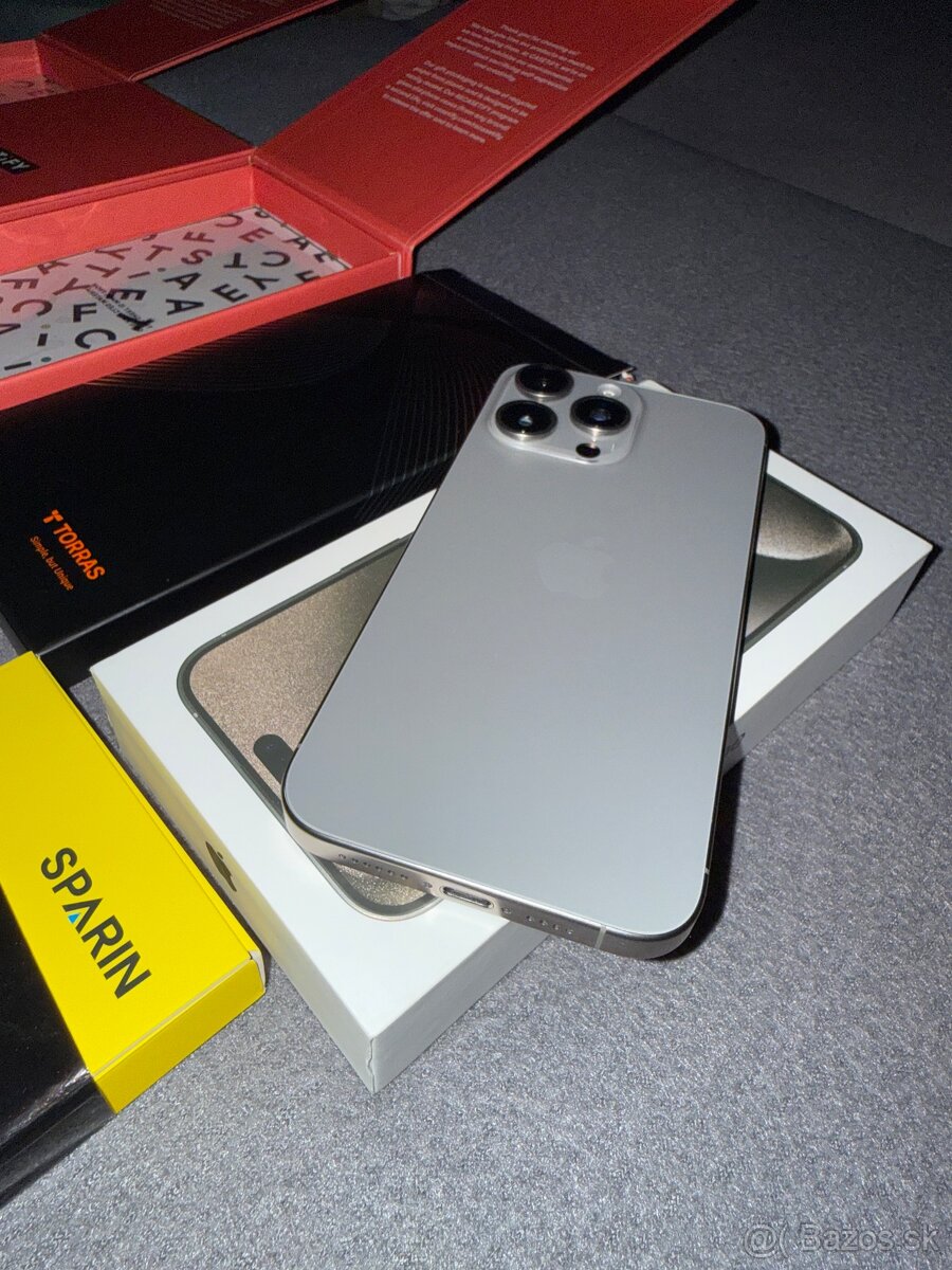 iPhone 15 Pro Max 256 GB - 3