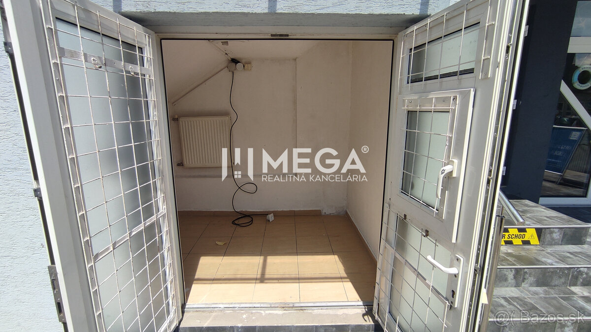 PRENÁJOM obchodných priestorov v centre mesta Humenné-3m2 - 3