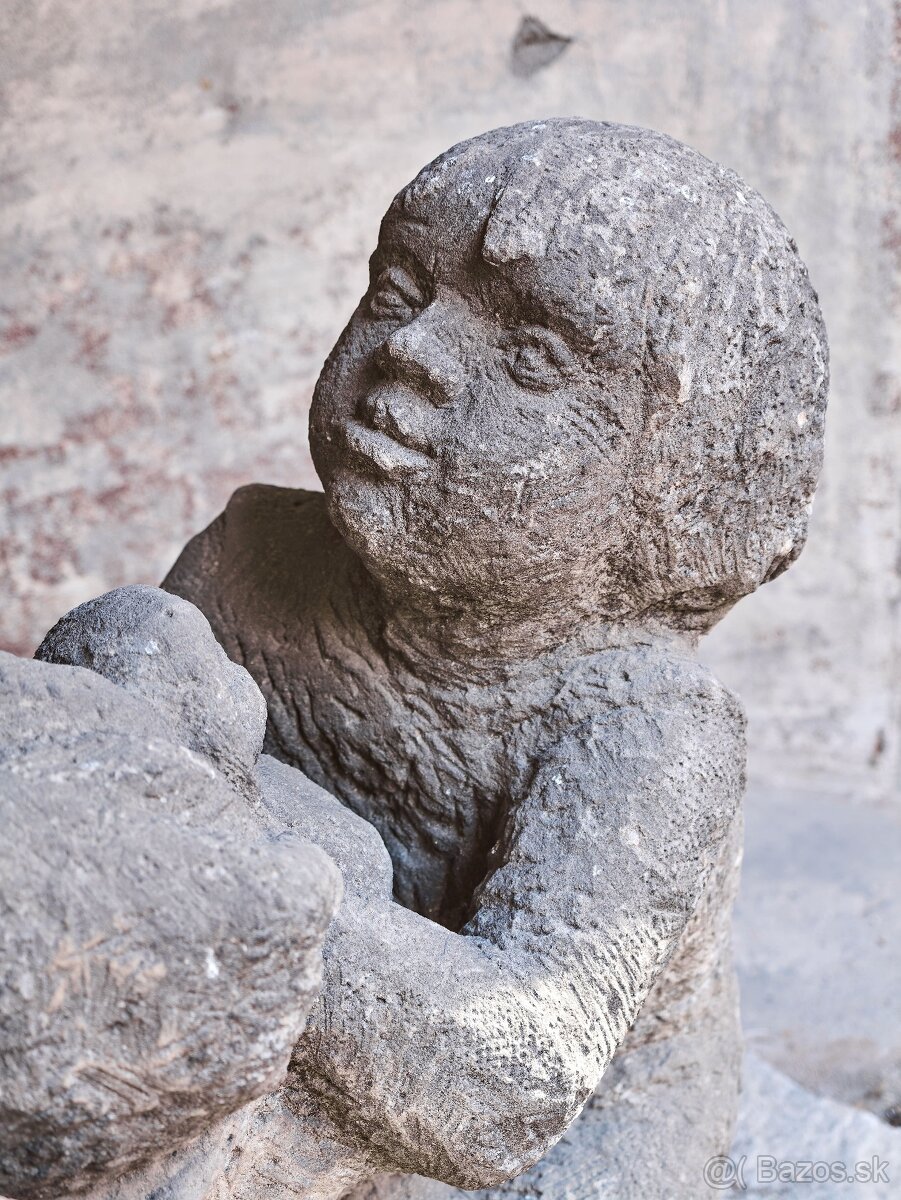 Obrie pieskovcové súsošie „Matka s dieťaťom” z obdobia prvej - 3