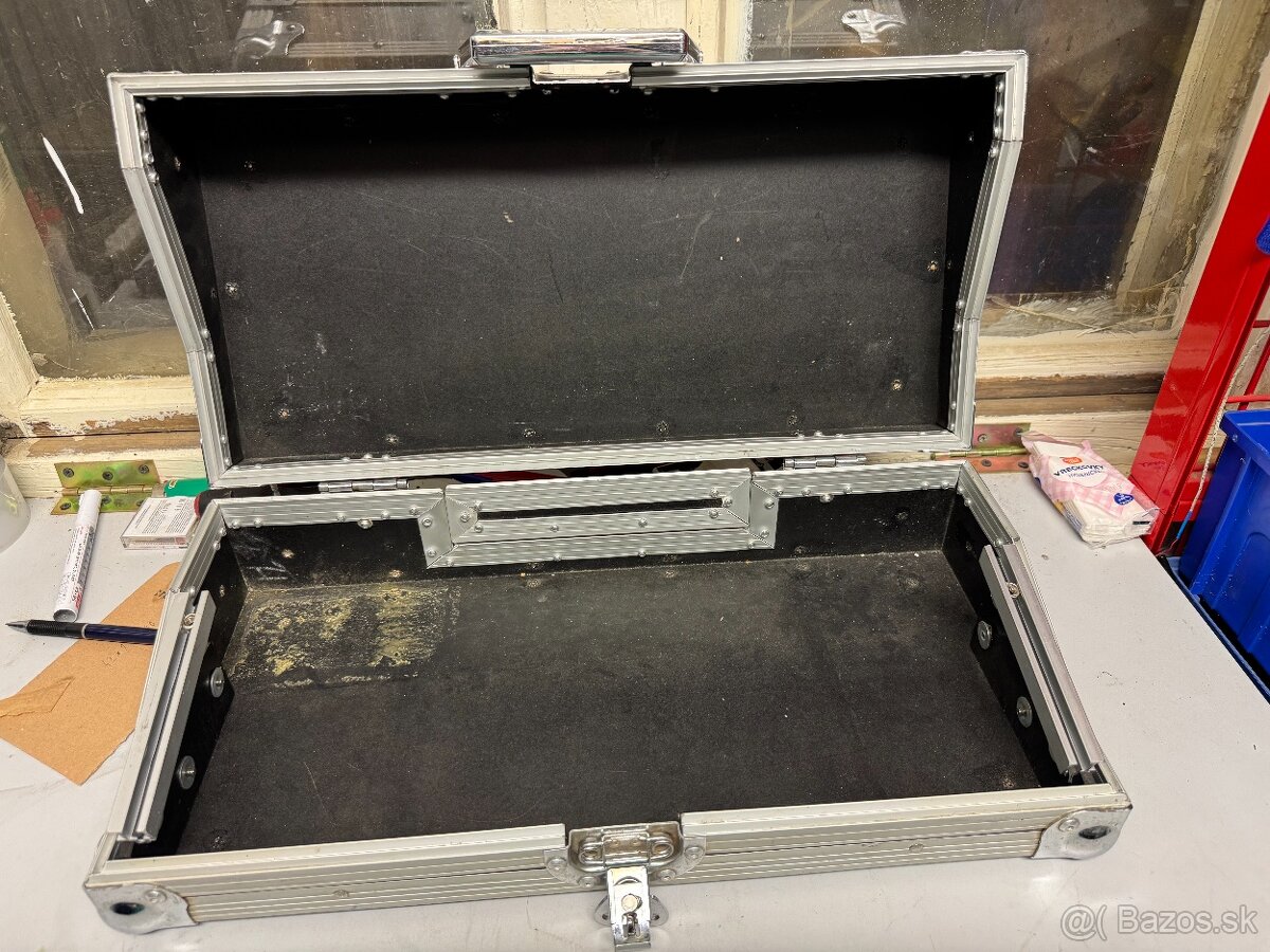 Predám Case 19" 3U DMX PULT - 3