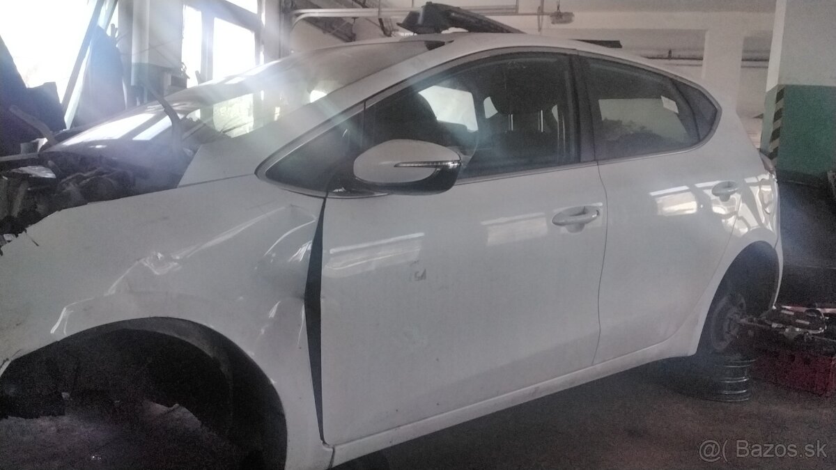 Predám MOTOR D4FC KIA CEED 1.4 CRDI 2014 DVERE, TRYSKY 04451 - 3
