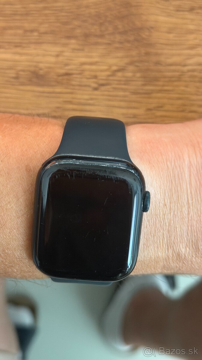 Apple Watch 8 tmavé 45mm - 3