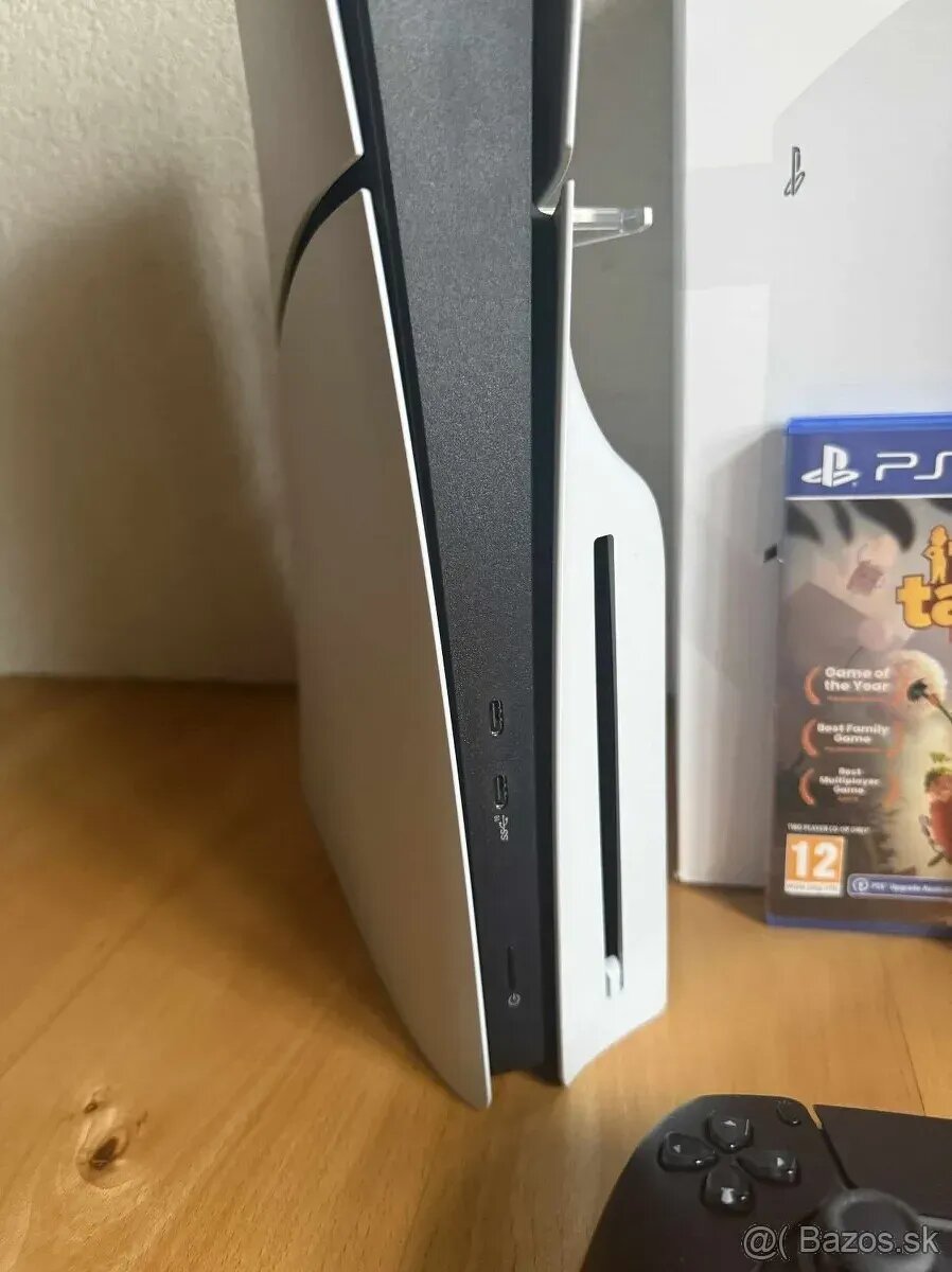 PlayStation 5 Slim + 2 ovládače + 5 hry - 3