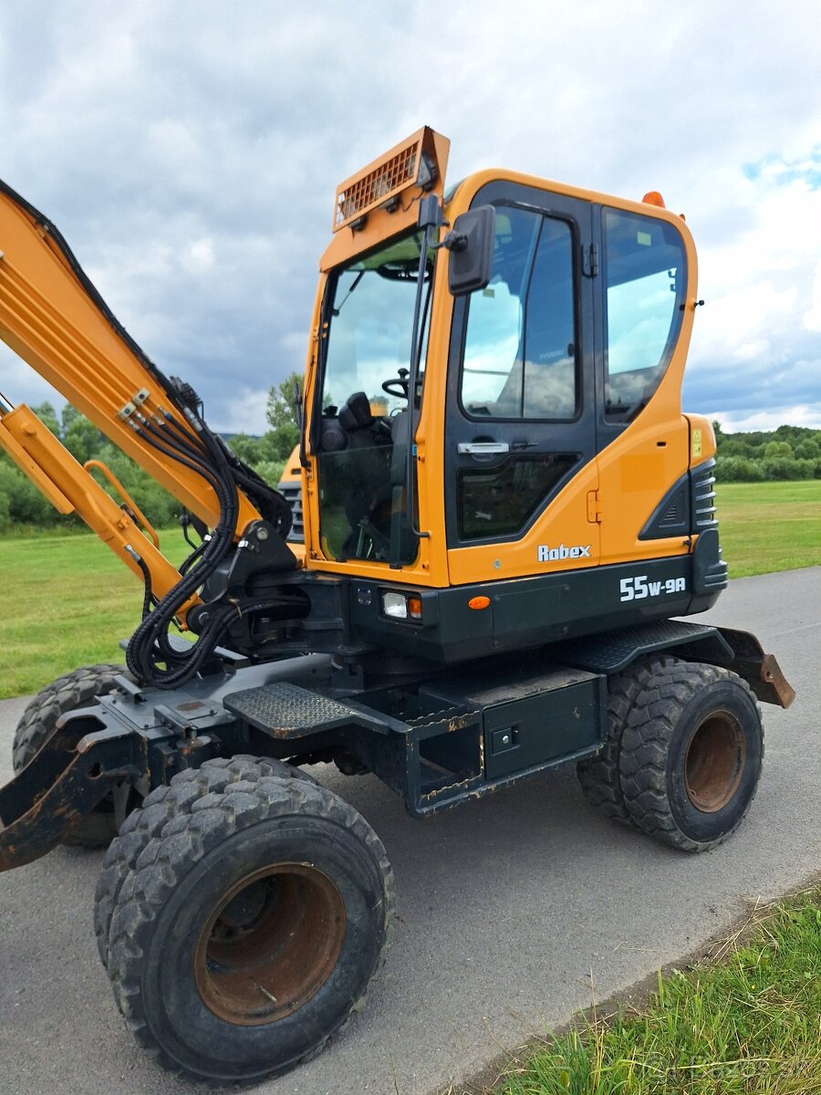 Kolesový otočný bager Hyundai 55w-9a robex - 3