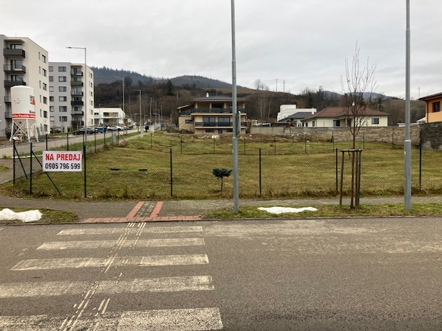 Predám stavebný pozemok Brezno - štvrť Kasárne - 3