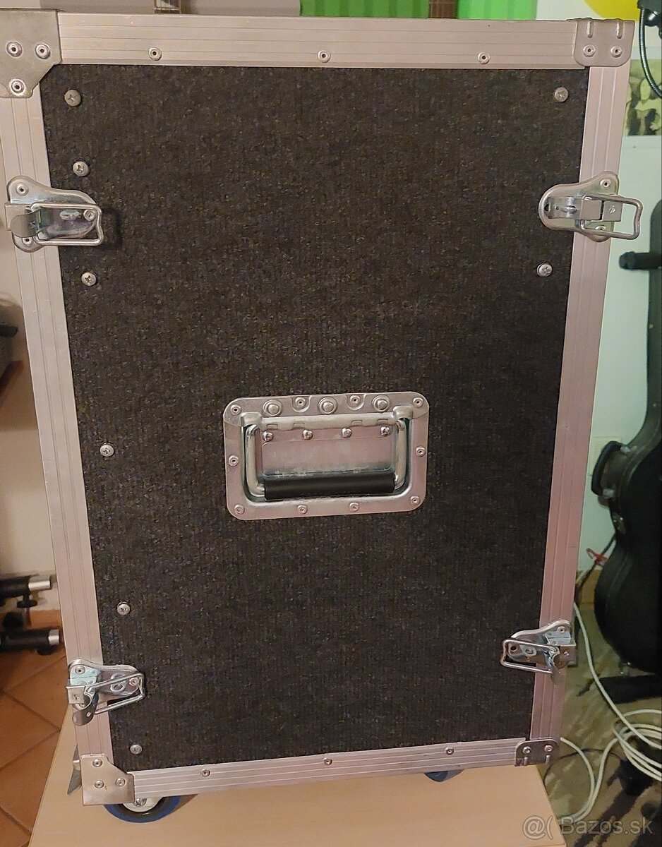 Predám 19" rack 12U - 3