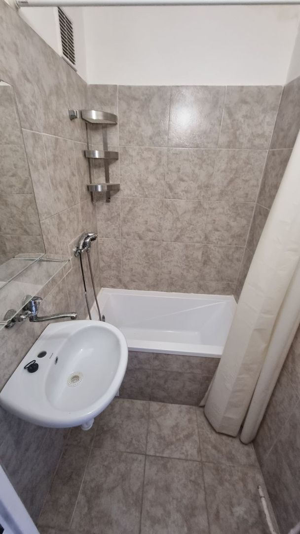 Rezervované - Čiastočne zrekonštruovaný bytík s loggiou - 3