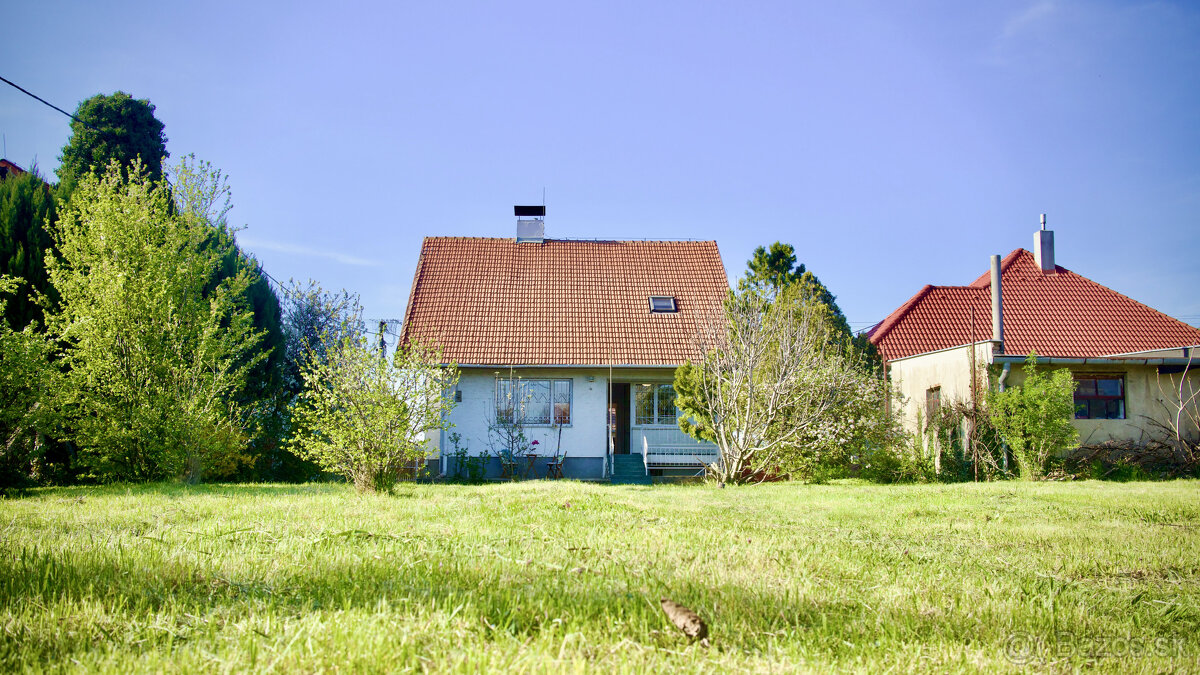 Veľký RD: 6 izieb, 2 kuchyne, 2 kúpelne, pivnica, garáž, 100 - 3