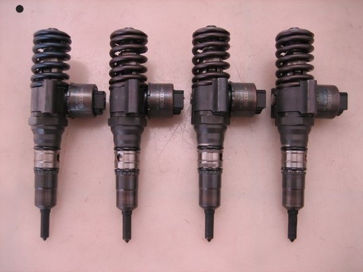 Predám vstrekovacie trisky pre 2.0tdi 103kw BKD 038130073G+ - 3