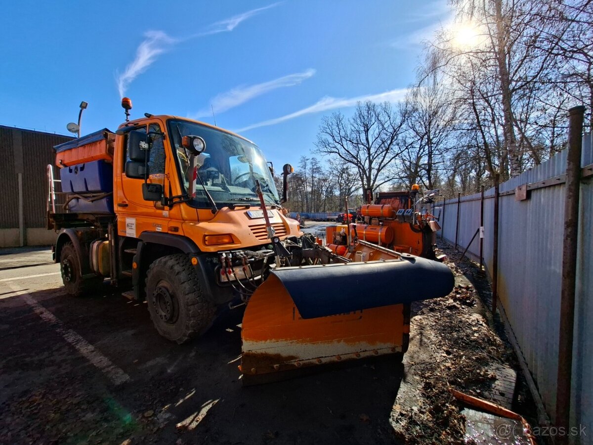 MB UNIMOG U 400 4X4 - 3