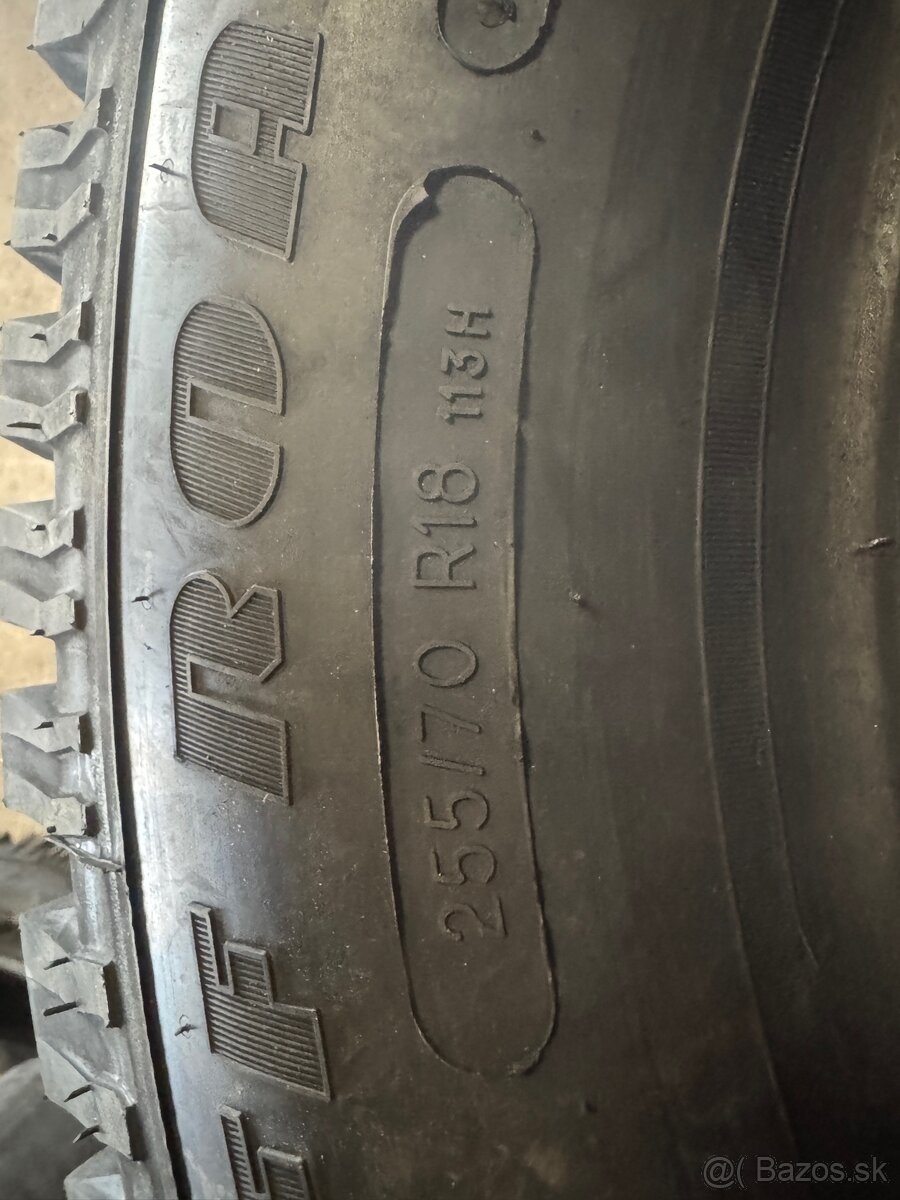 Pneu 225/70 R18 - 3