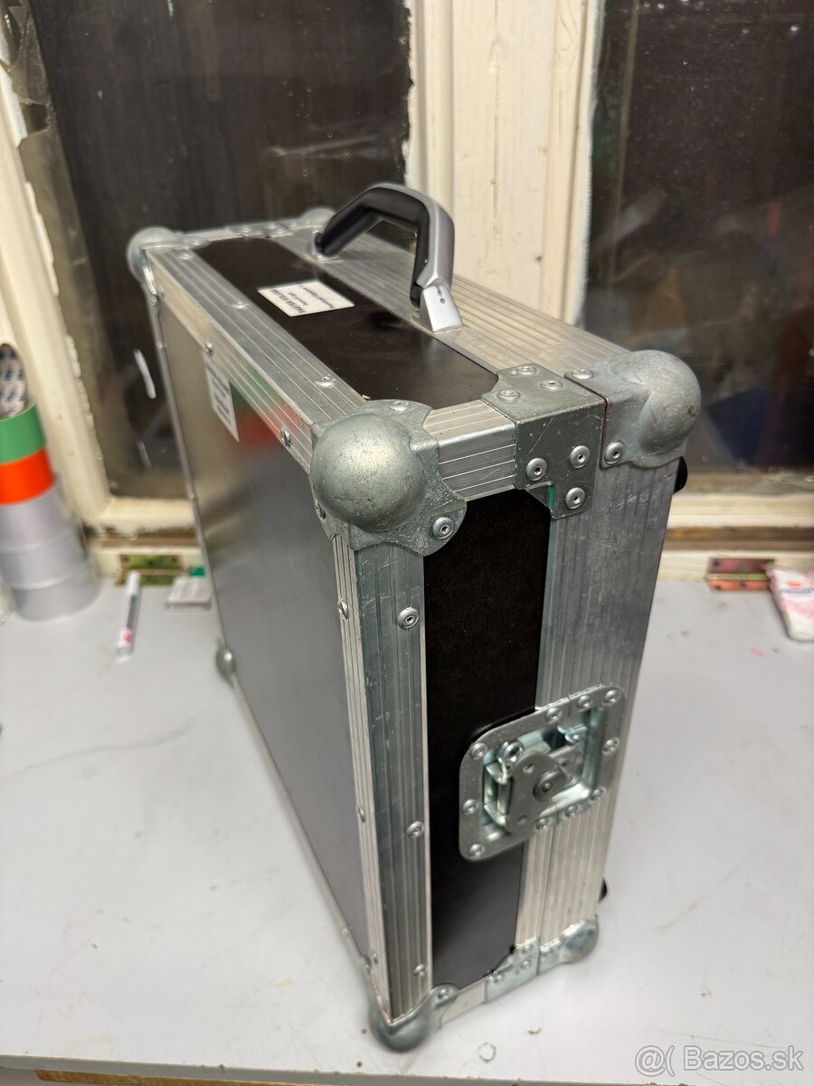 Predám Soundcraft Signature 12 s CASE - 3