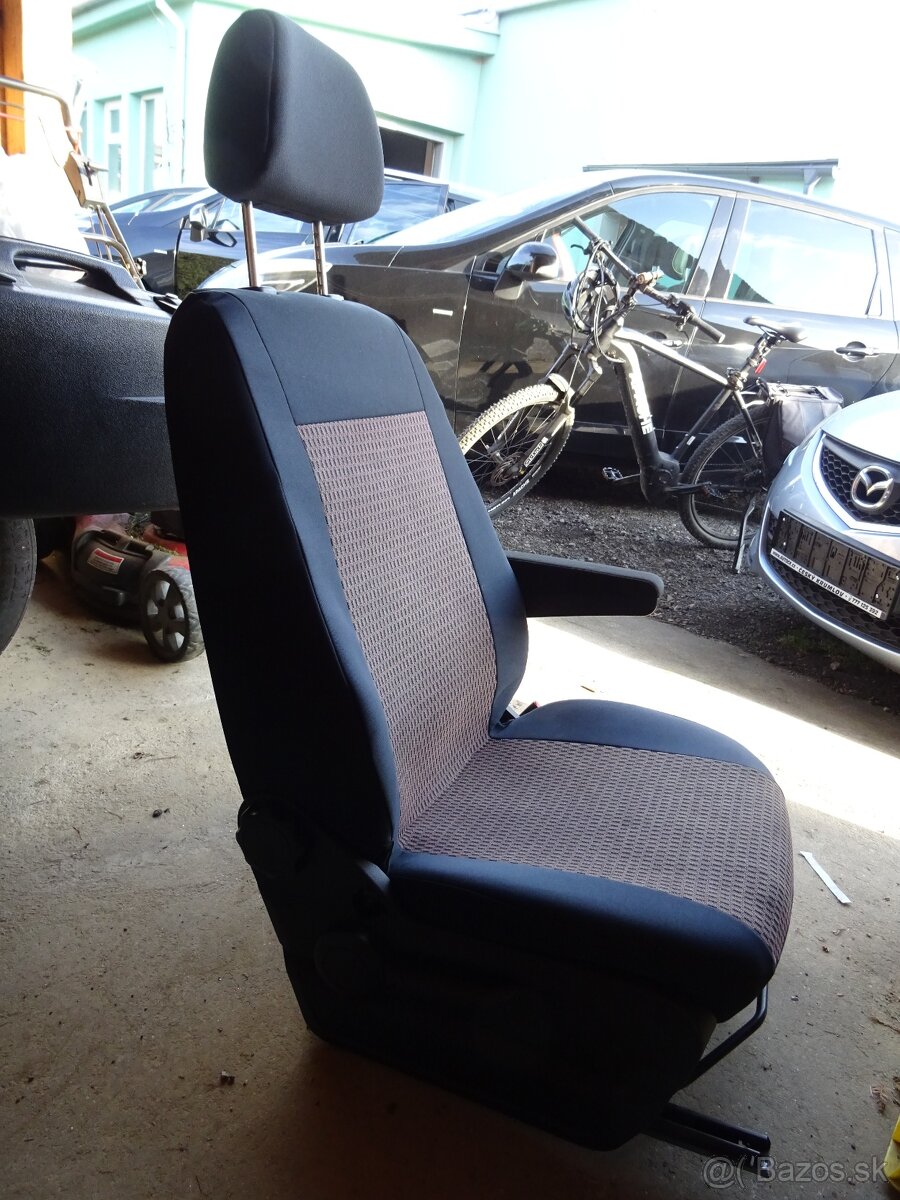 Sedadlo a podstavec pravá strana Sprinter 906-Crafter-06-17 - 3