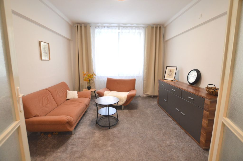 Na prenájom 2izb, Košická, 60m2, p.1./4, po rekonštrukcii, i - 3