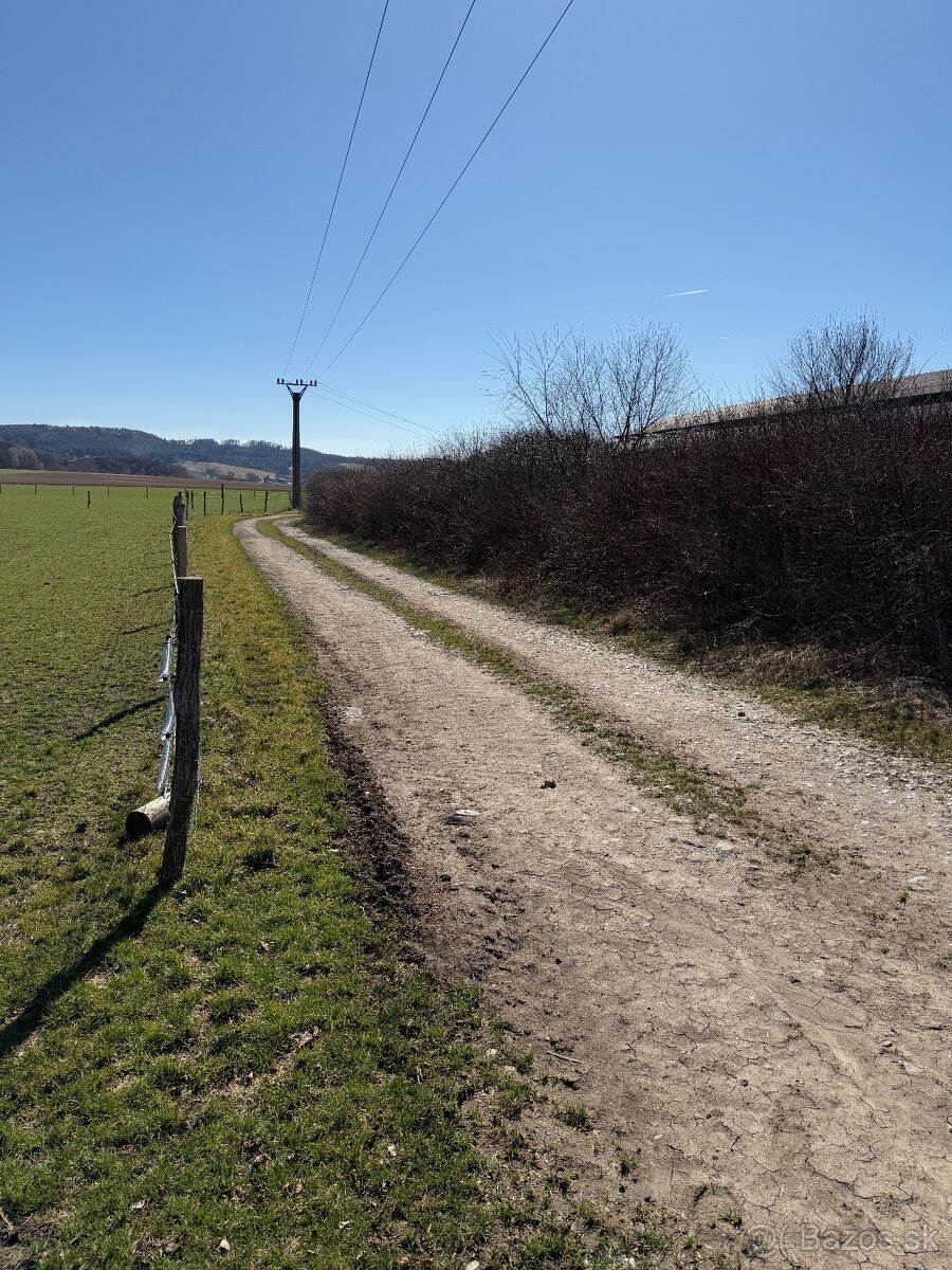 Predaj pozemoku v obci Hronsek 2700 m2 - 3