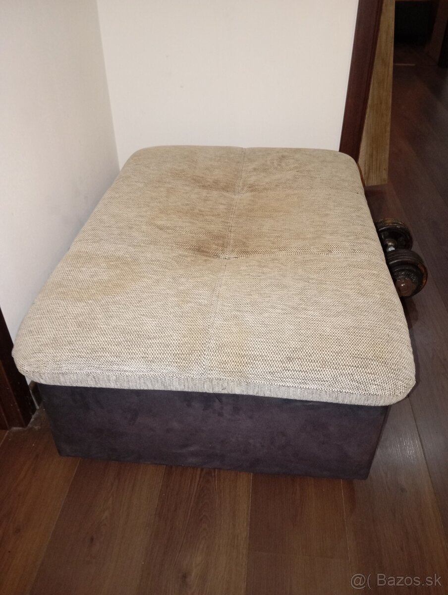 NOVA CENA: Veľká rozkladacia rohová sedačka s taburetkou - 3