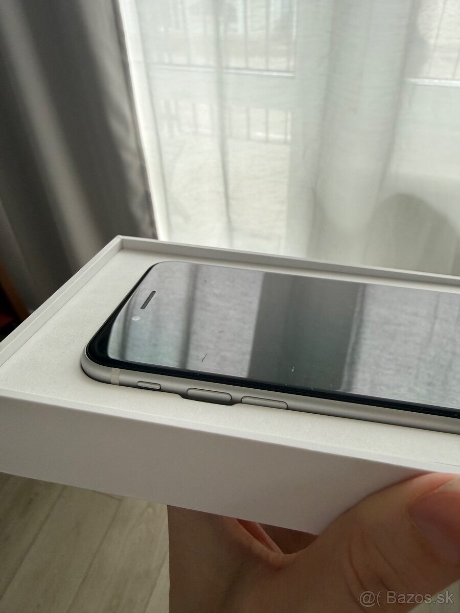 iPhone SE 2020 64GB - 3