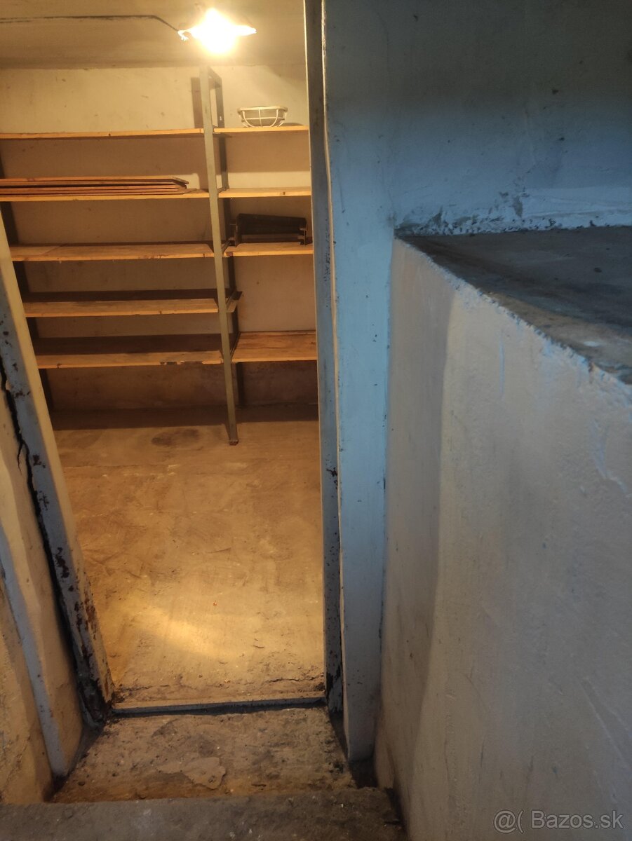 Predám garáž na C I - 3