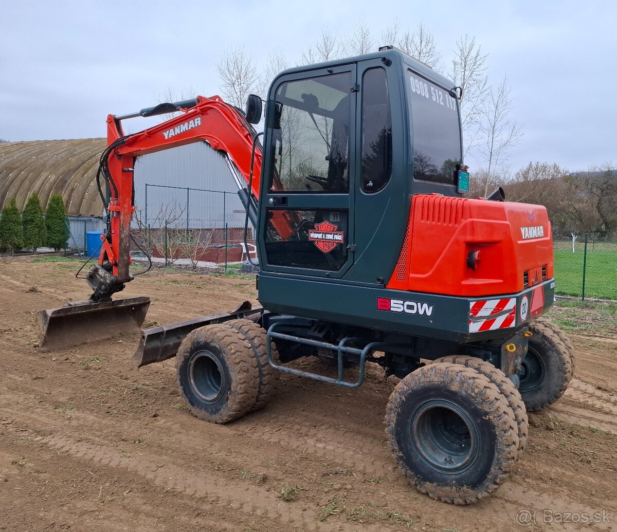 Predam kolesovy bager Yanmar B50W - 3