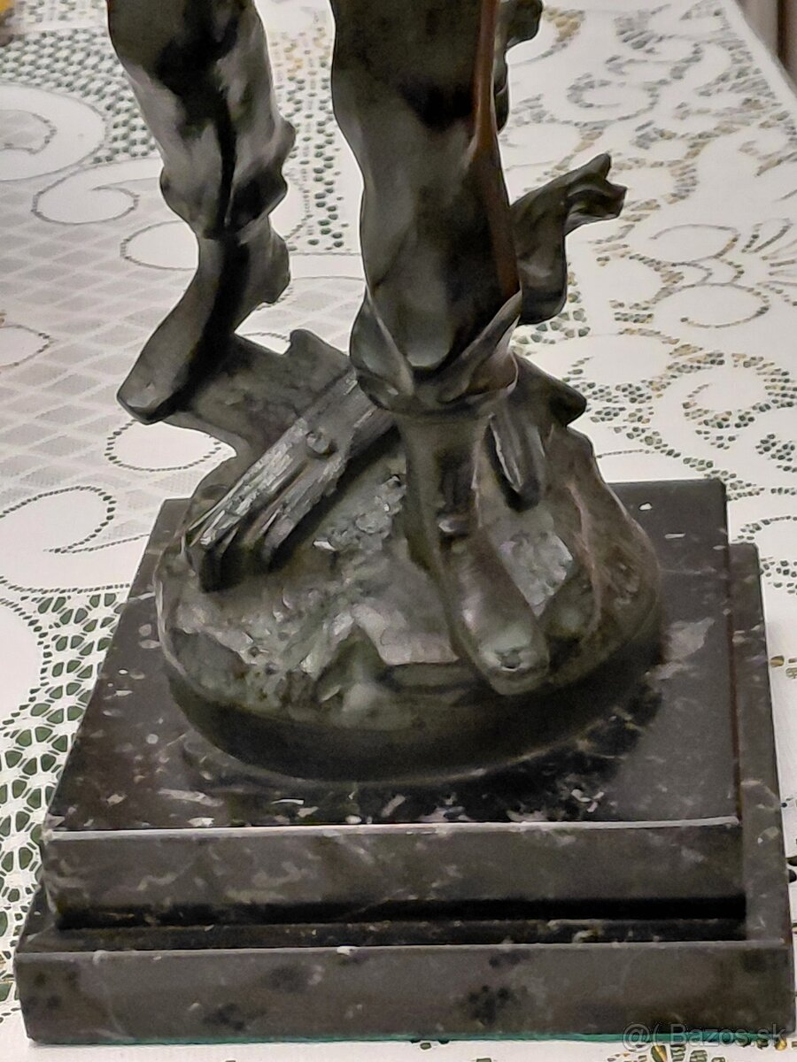 . SOCHA NA MRAMOR. PODSTAVCI - 3