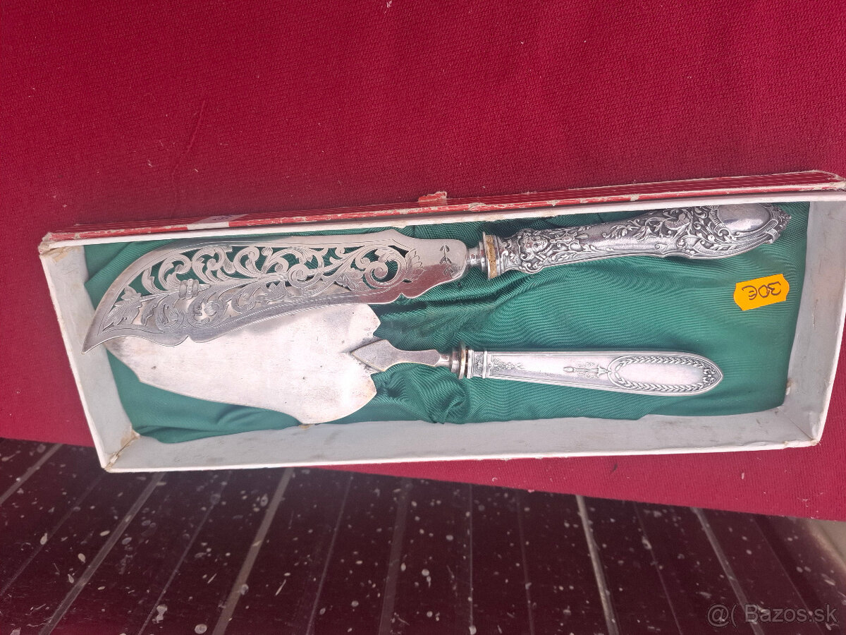 Predám starožitný servírovací príbor 30 € - 3