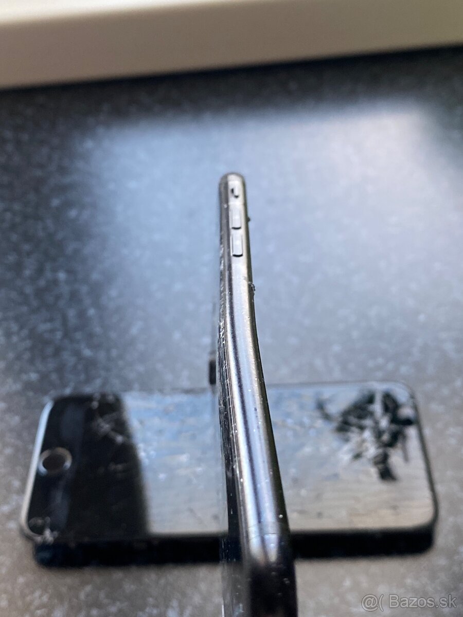 iPhone SE 2020 128gb na opravu - 3