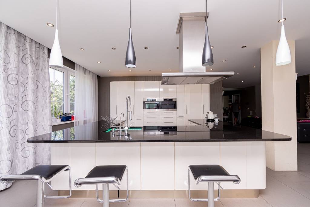 Luxusná 6-izbová vila s wellness centrom, bazénom a hosťovsk - 3