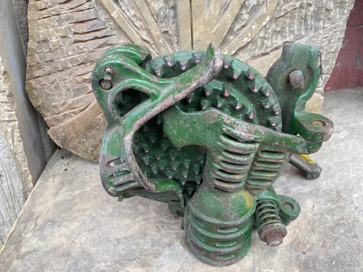 Ručný mlynček odzrňovač kukurice. - 3