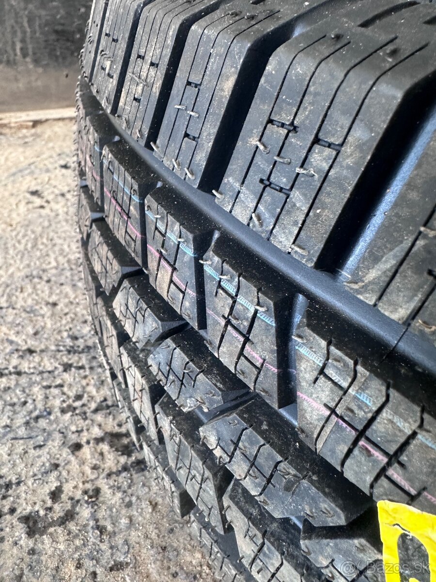 Pirelli 235 65 r18 - 3