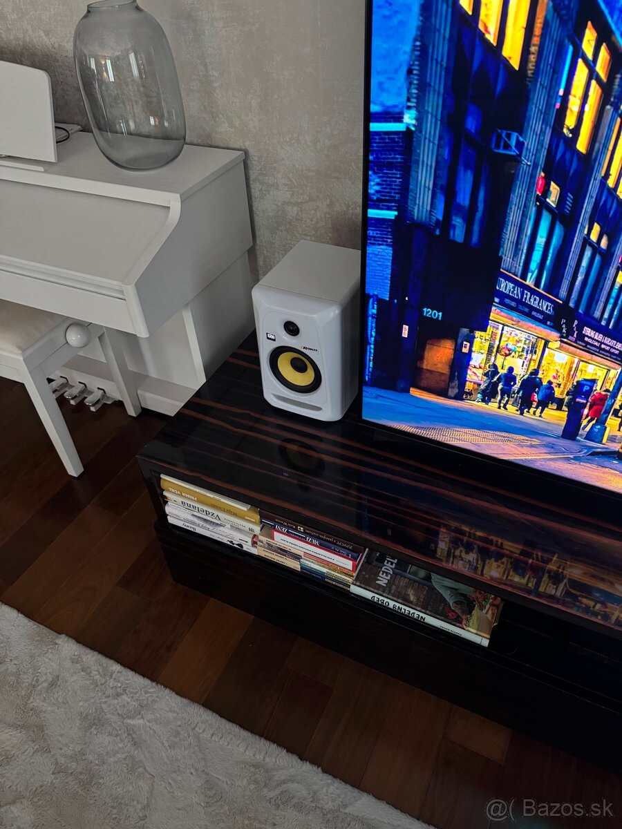 Komoda / Stolík pod TV - 3