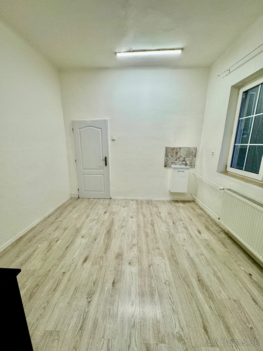 Priestor s umývadlom - 20 m2 - pri Auparku - 3