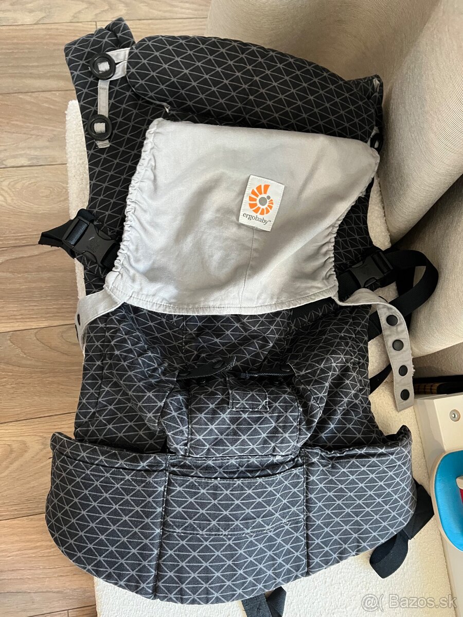 Ergobaby nosič Adapt - Geo Black - 3