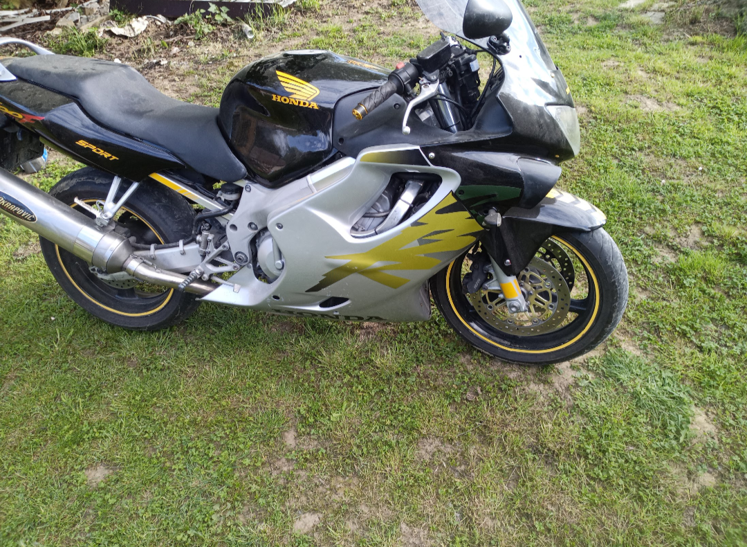 Honda CBR600F - 3