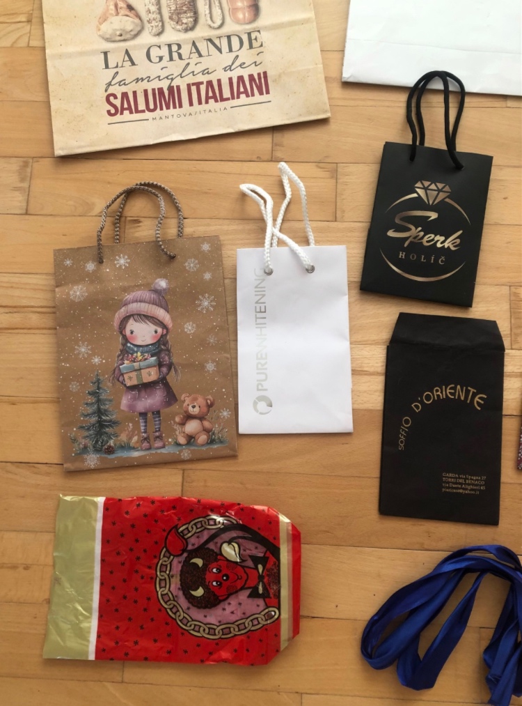 ———Balík darčekových tašiek, vreciek a stúh, 2 E——— - 3