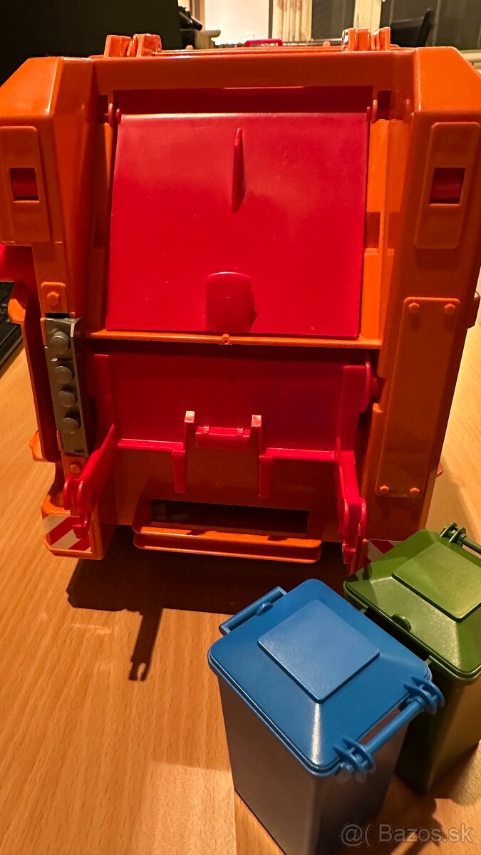 Bruder smetiarske auto - 3