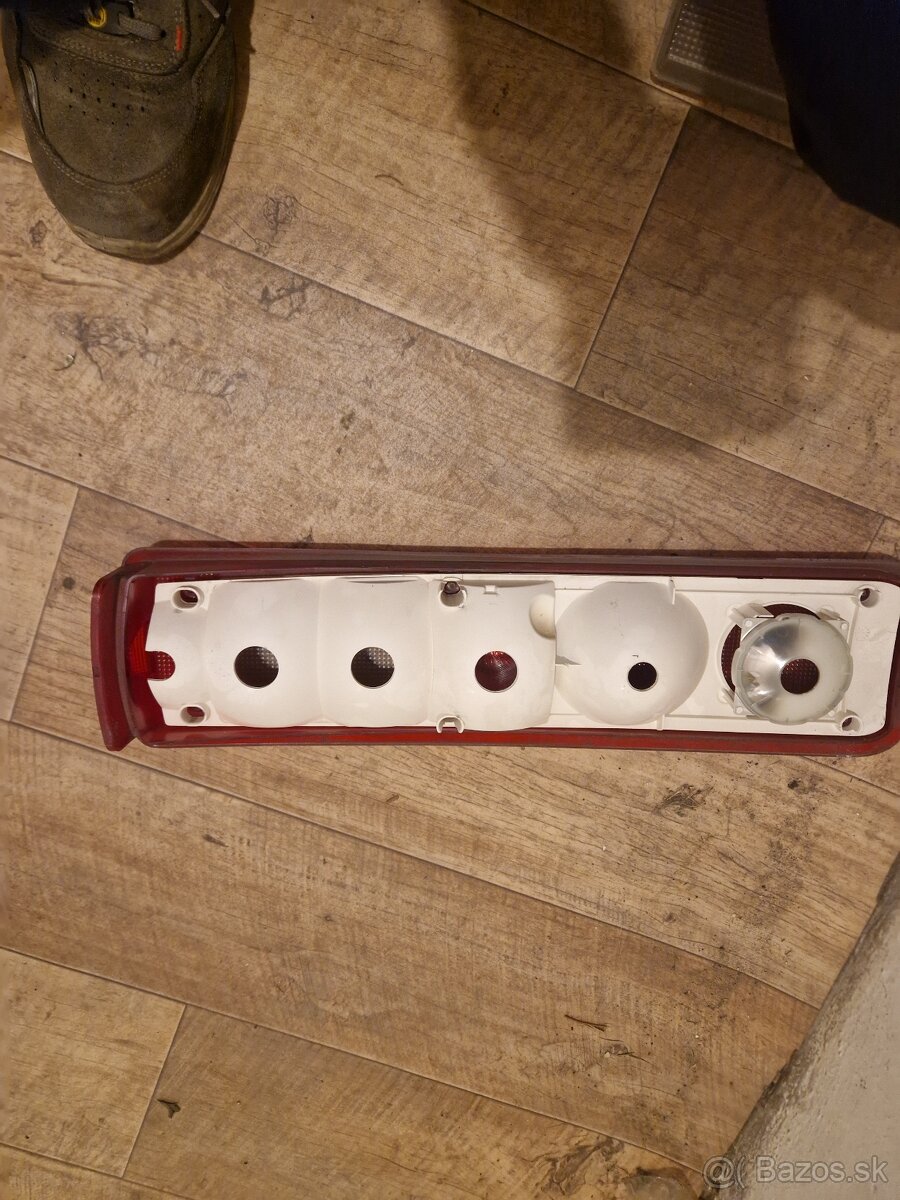 Kryt svetla Renault magnum premium - 3