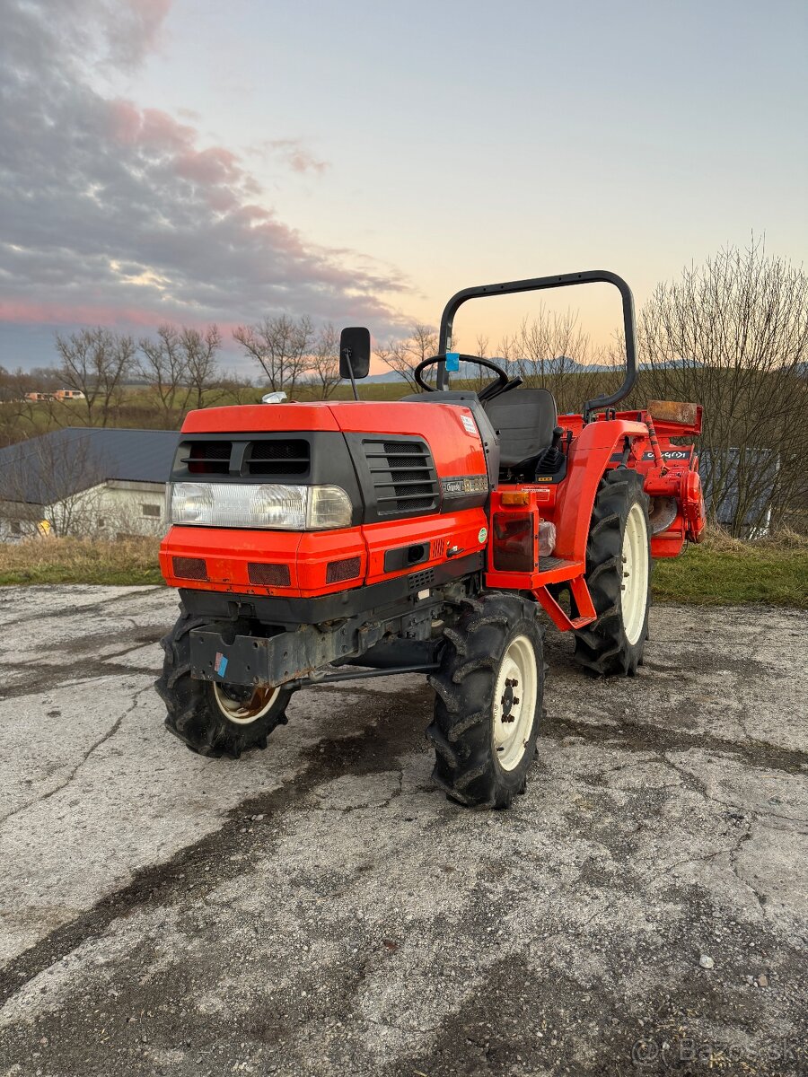 Japonský malotraktor Kubota GL200 s rotavátorom - 3