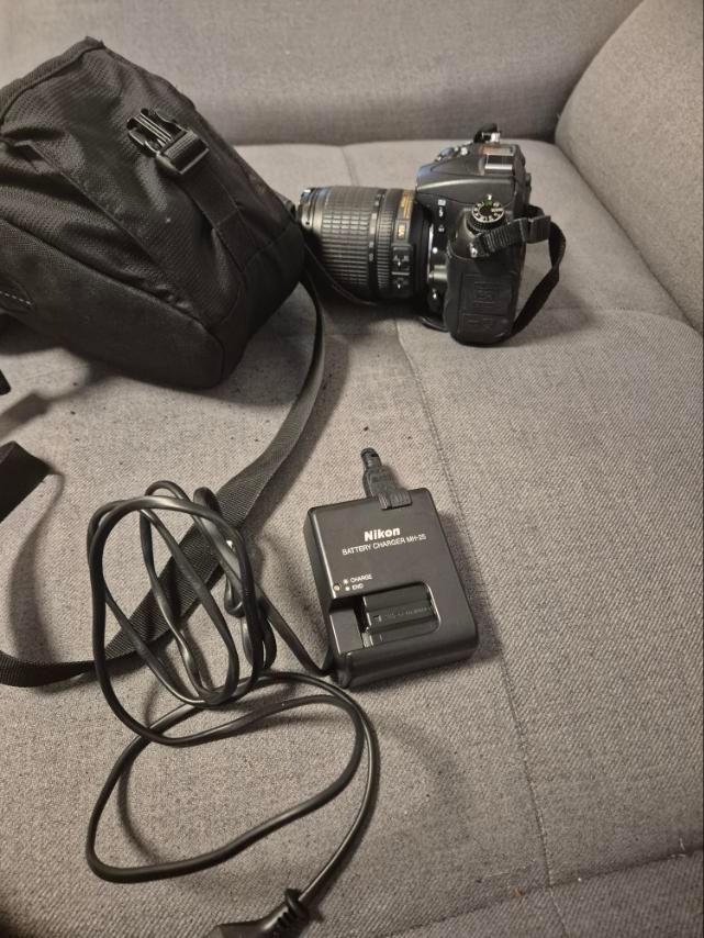 Nikon D7000 + 18–55 VR + Lowepro - 3