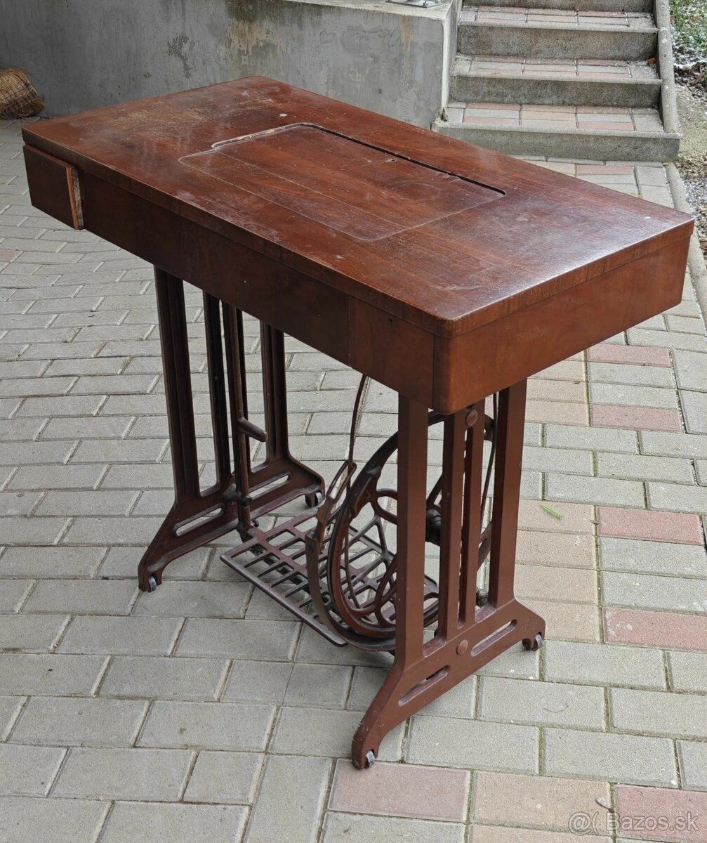 Retro šijací stroj Minerva - 3