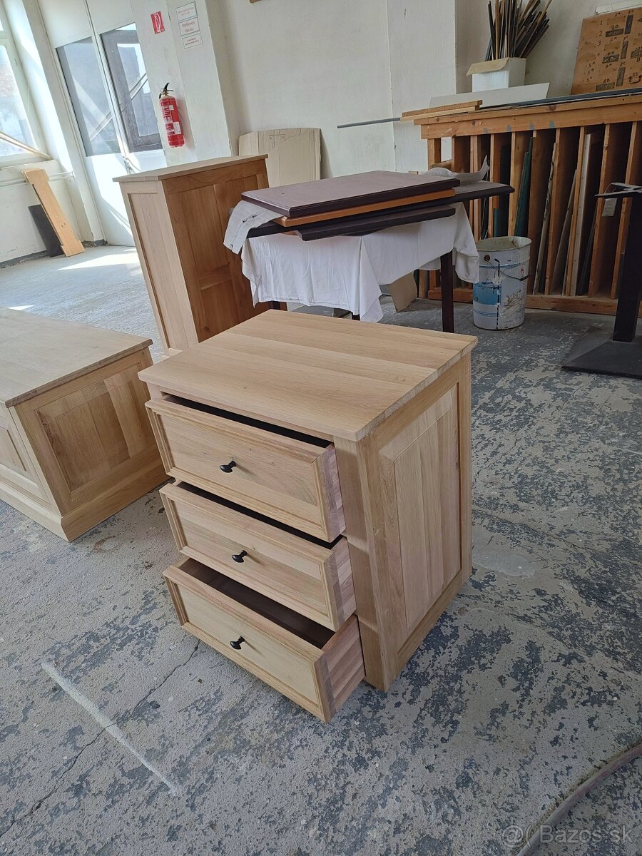 Malá dubová šuflíková komoda - 3