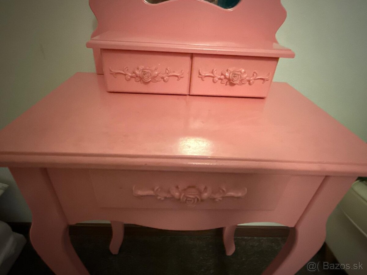 Kozmetický stolík - 3