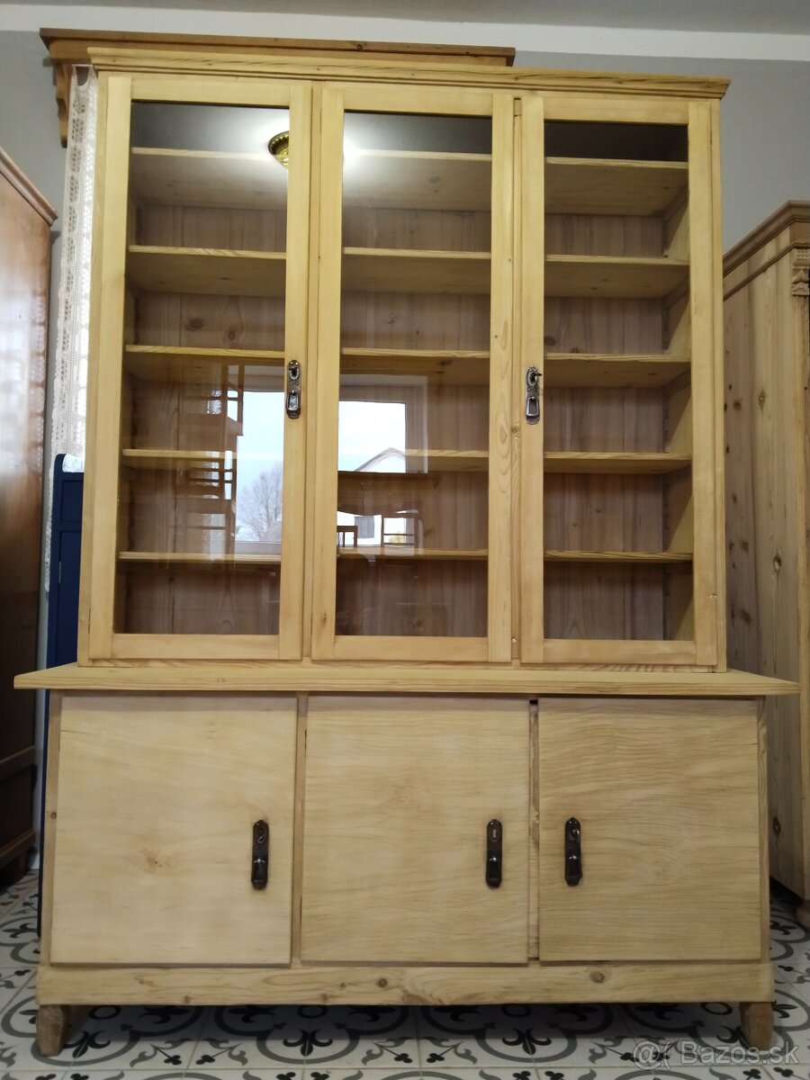 Stará knihovna, vitrína po renovaci - 3