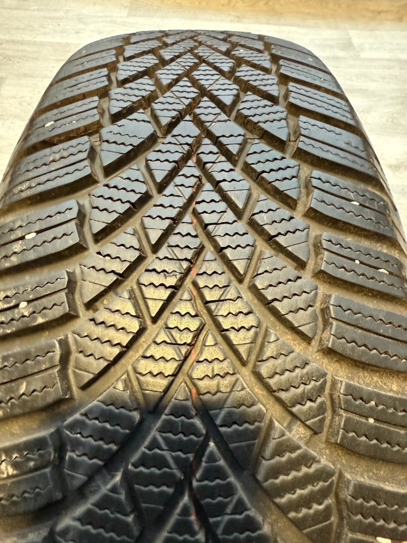 R17 ORIG.ALU KOLA ŠKODA KODIAQ NANUQ 215/65/17 99% - 3