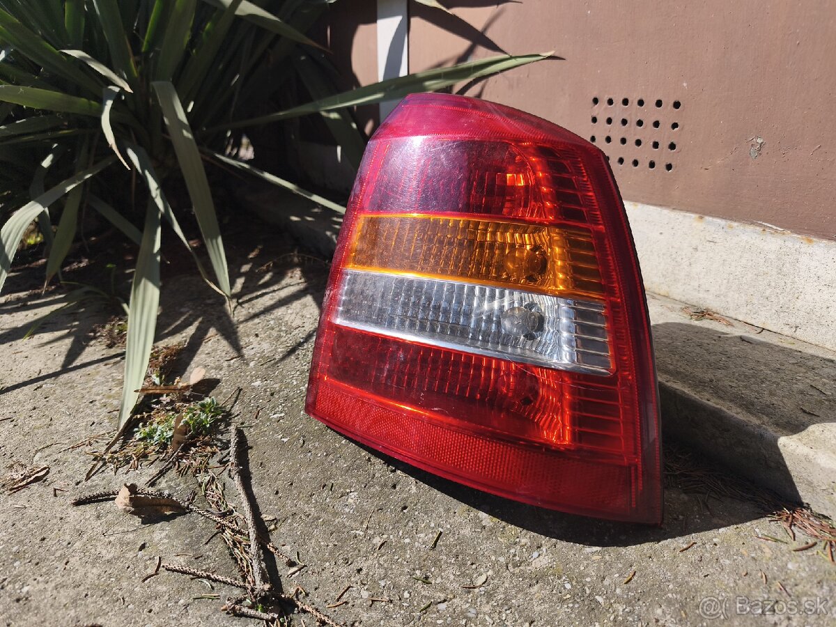 Predám zadné svetlá Opel Astra g hatchback - 3